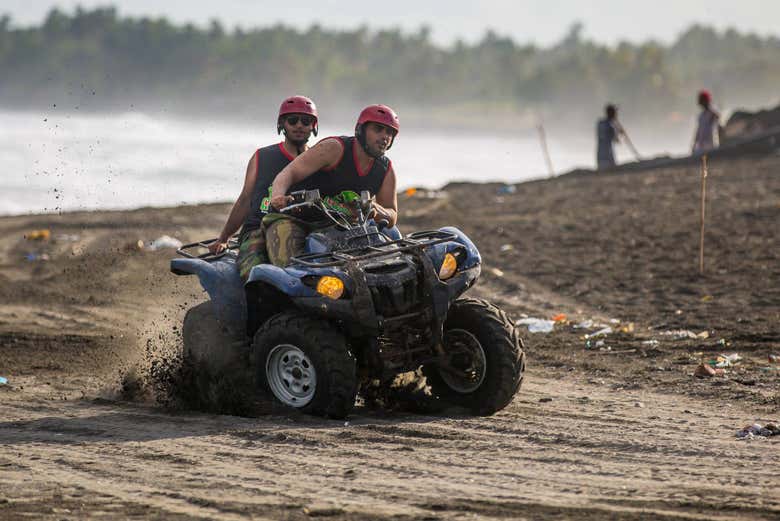 Passeio de quadriciclo em Bali