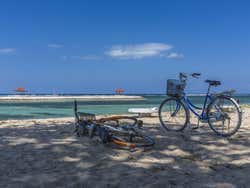 Passeando por Sanur de bicicleta
